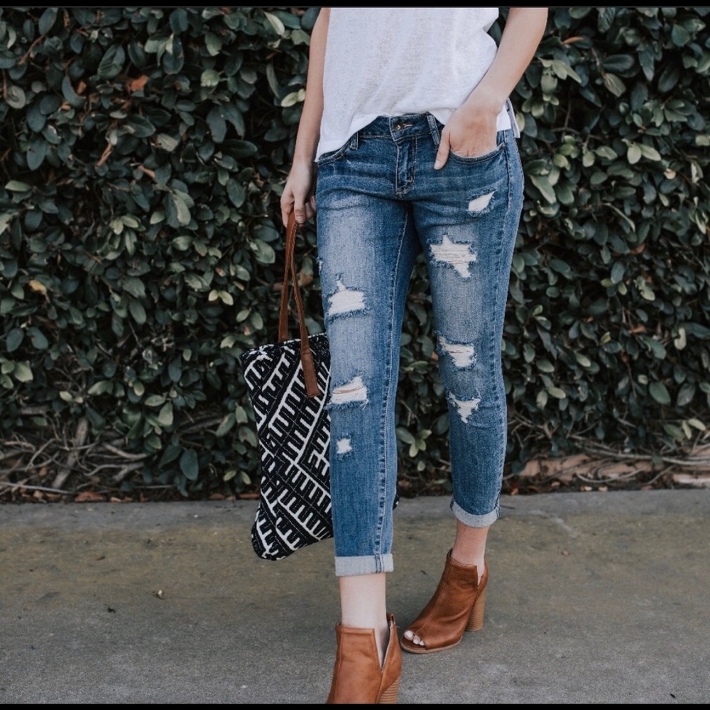 Vici Ari Distressed Jeans